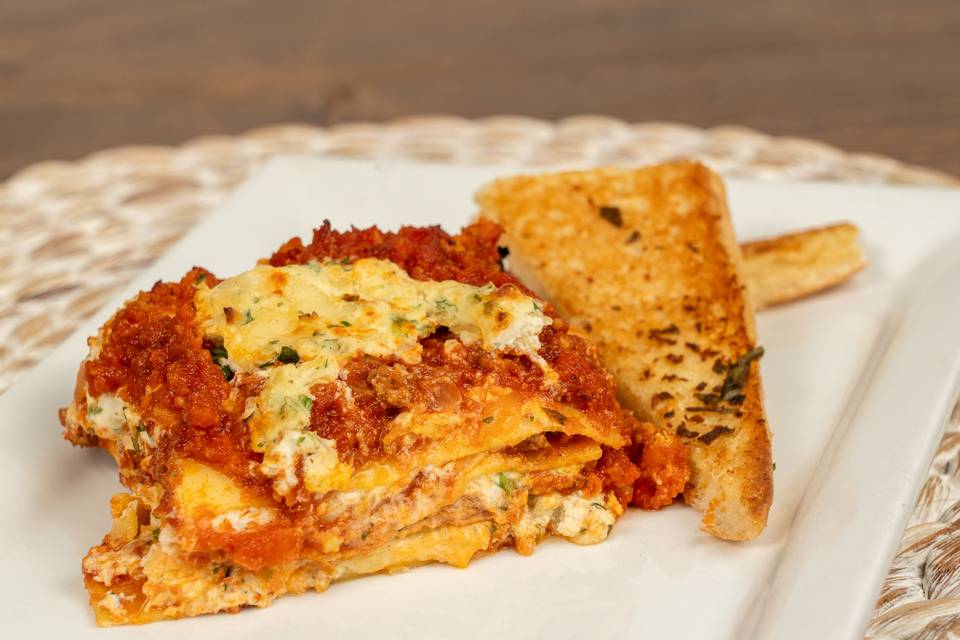 Lasagna with Garlic Toast