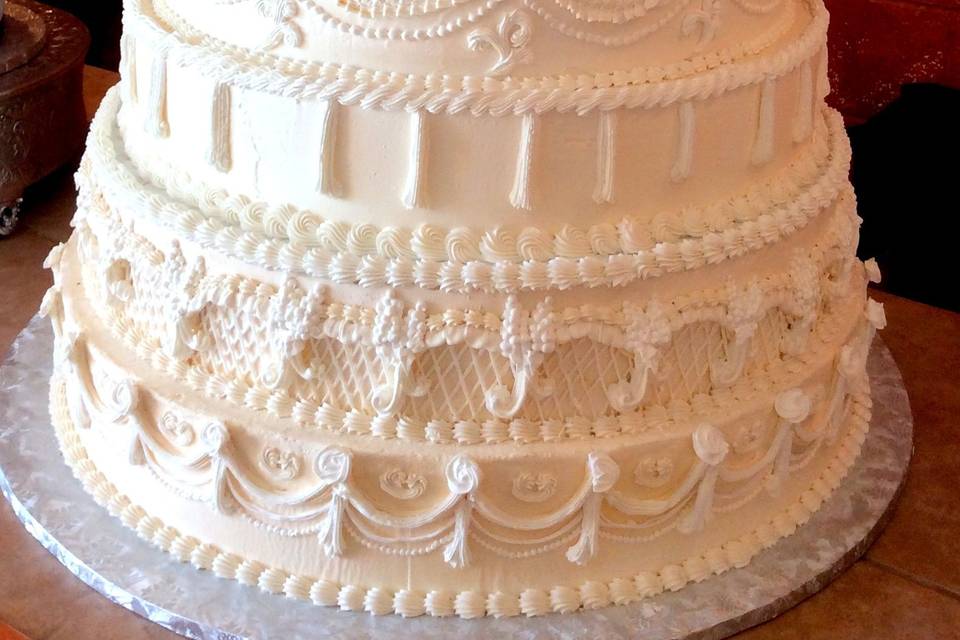 Old world piped buttercream cake