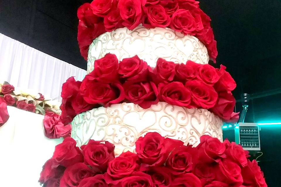 Red rose cake