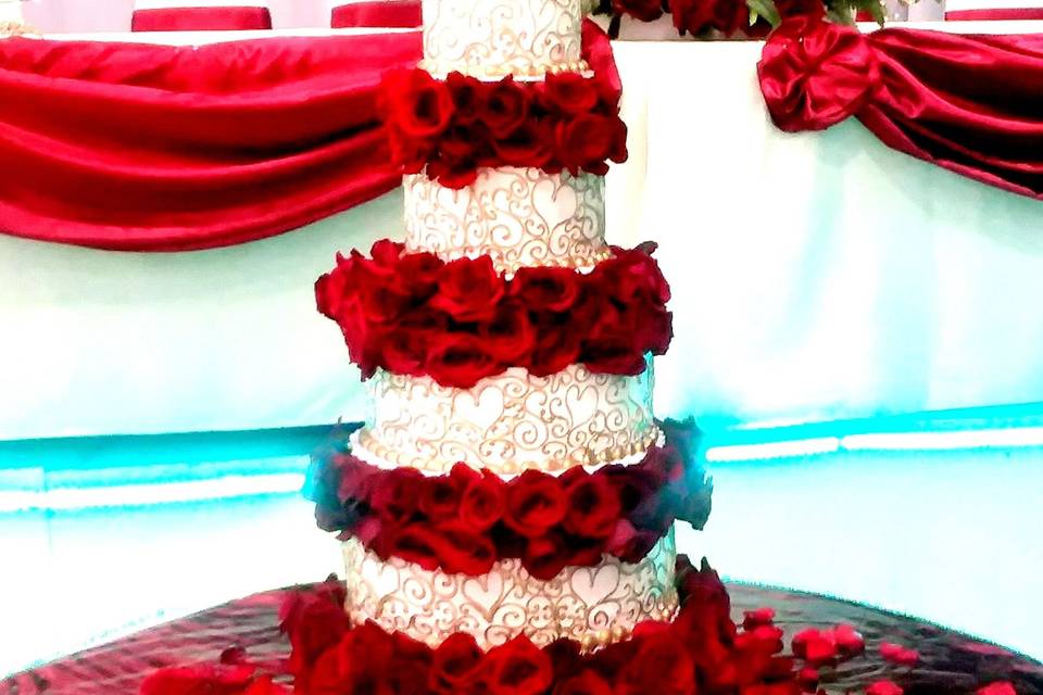 Fresh Red Rose Pillar Cake