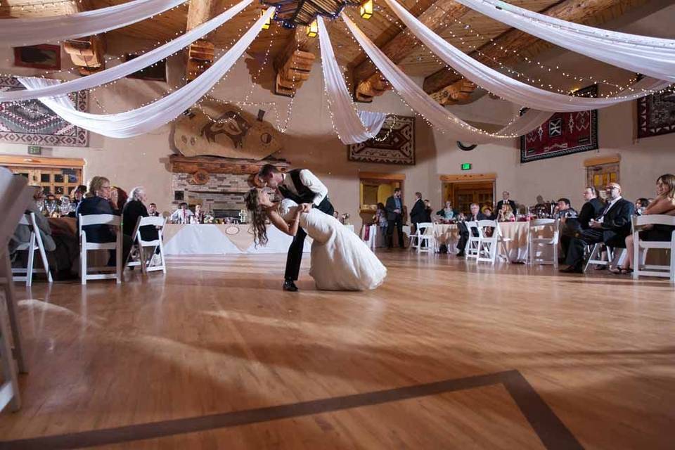 Newlyweds on the dance floor | Tony Claire Photography