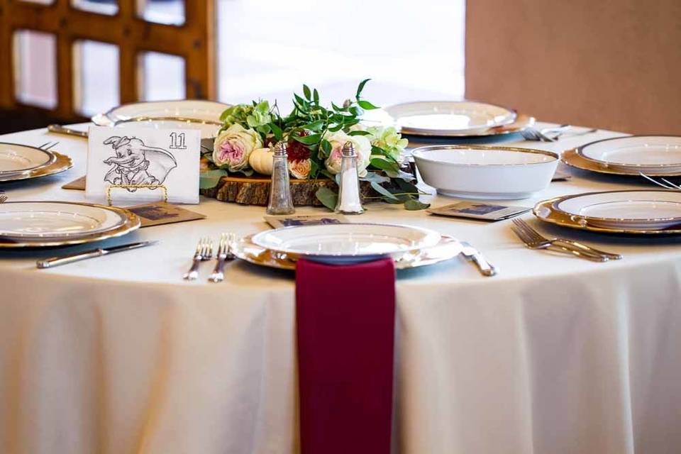 Table setting and centerpiece | Tony Claire Photography