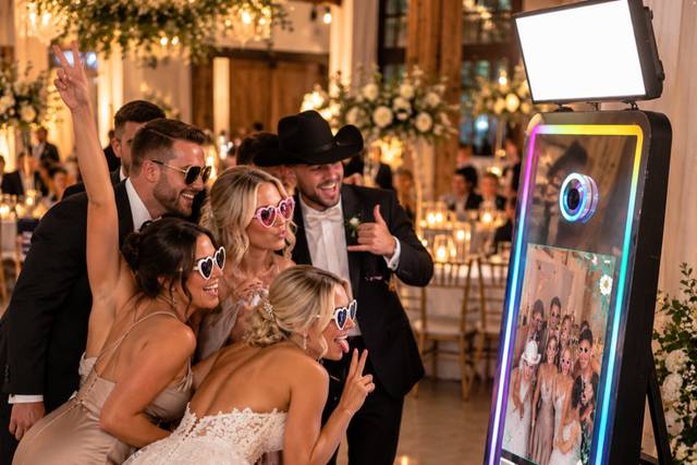 Southern Snaps Photo Booth on Wedding Days