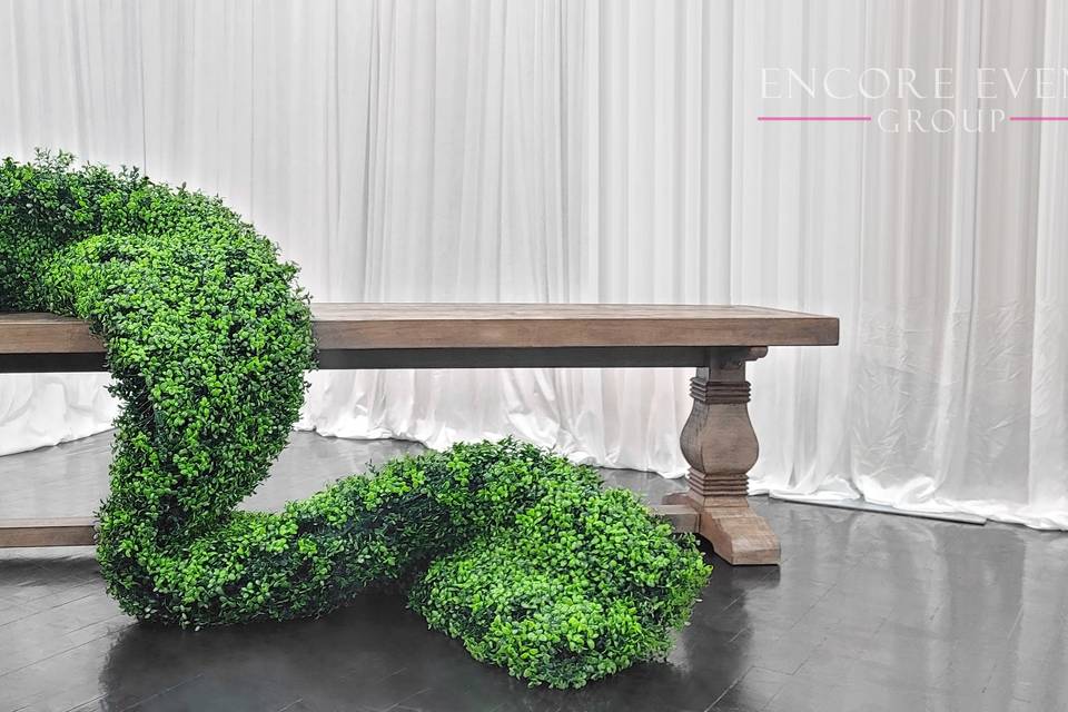 Green boxwood garland