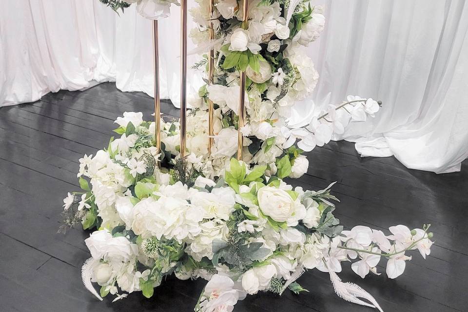 White green garland pedestal