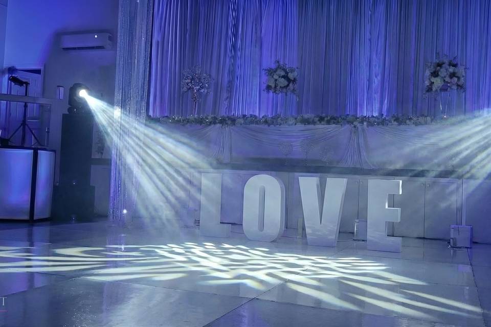 Intelligent lights love letter