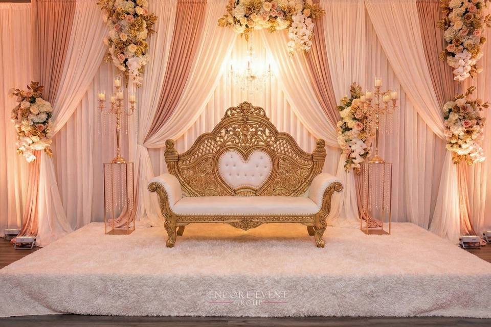 Gold sweetheart loveseat