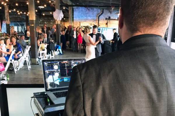 Photo behind dj, couple dance