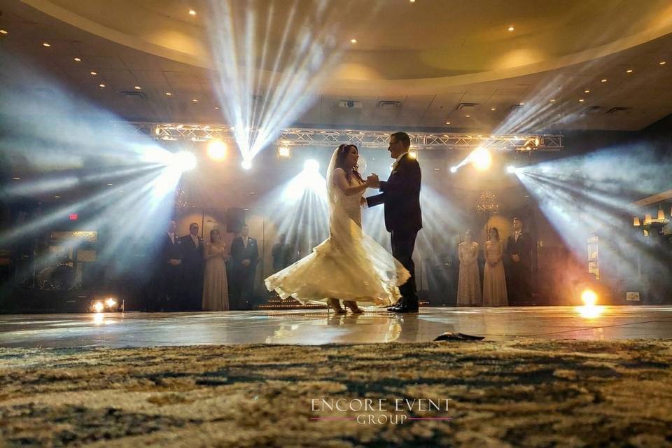 Concert lighting first dance