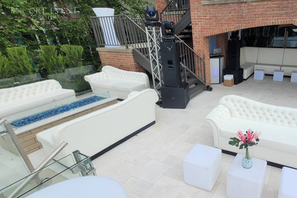 Chaises and lounge furniture