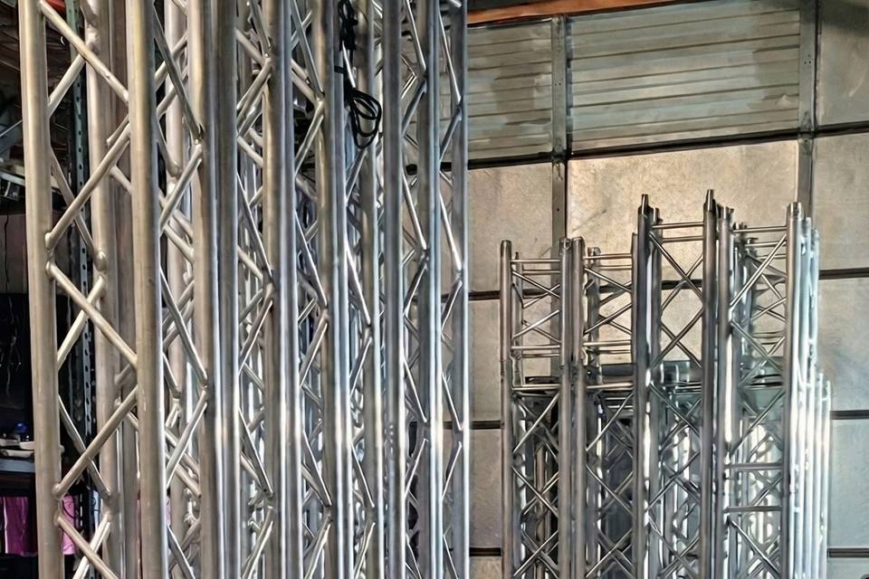 Global truss for lights & DJs