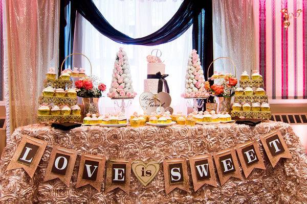 Couple cutting their cake