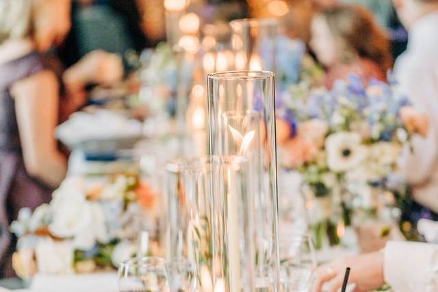Floral table arrangement