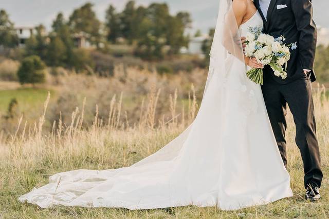 Spring wedding with Pikes Peak