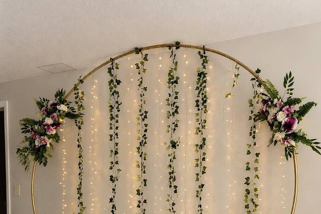 HEA_Gold_Circle_Arch_The_Knot_Ready.jpg