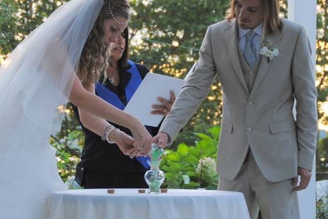 Sara Shonfeld - Rabbi & Interfaith Officiant