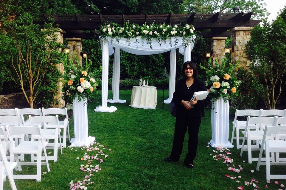 Sara Shonfeld - Rabbi & Interfaith Officiant