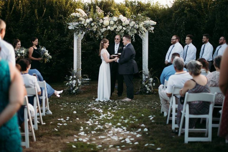 Exchanging vows in the open air