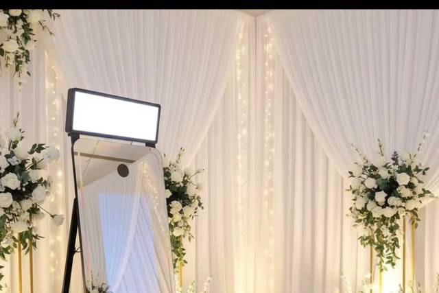 A Wedding Day's Gilded Moments
