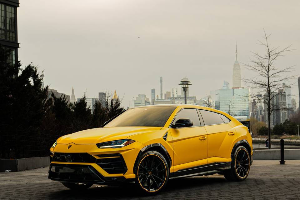 Lamborghini Urus Yellow
