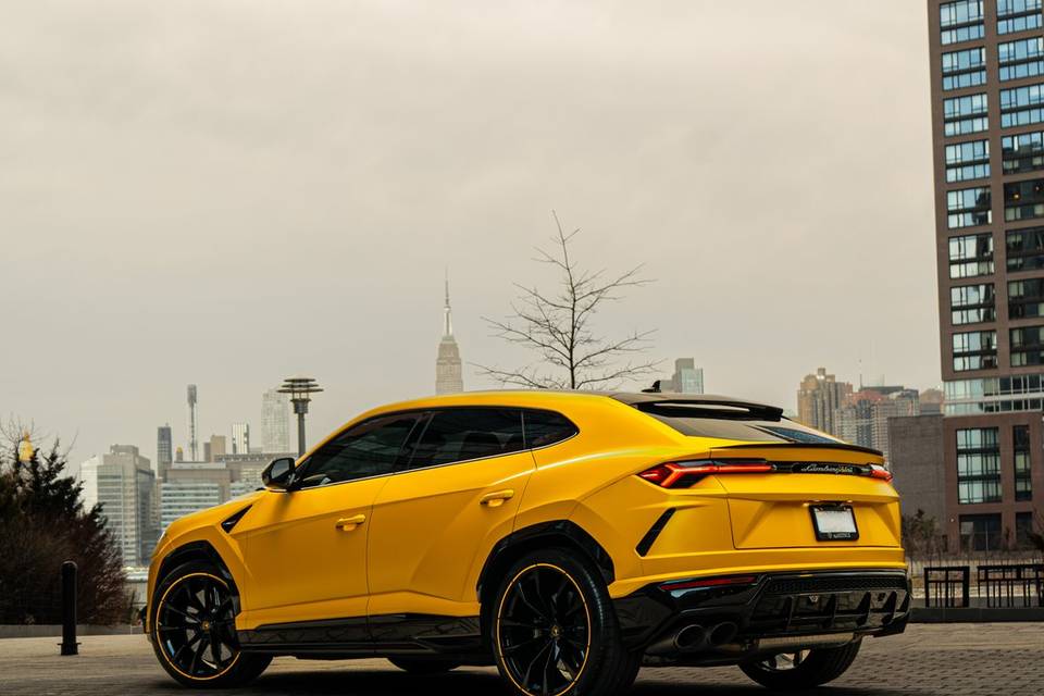 Lamborghini Urus Yellow