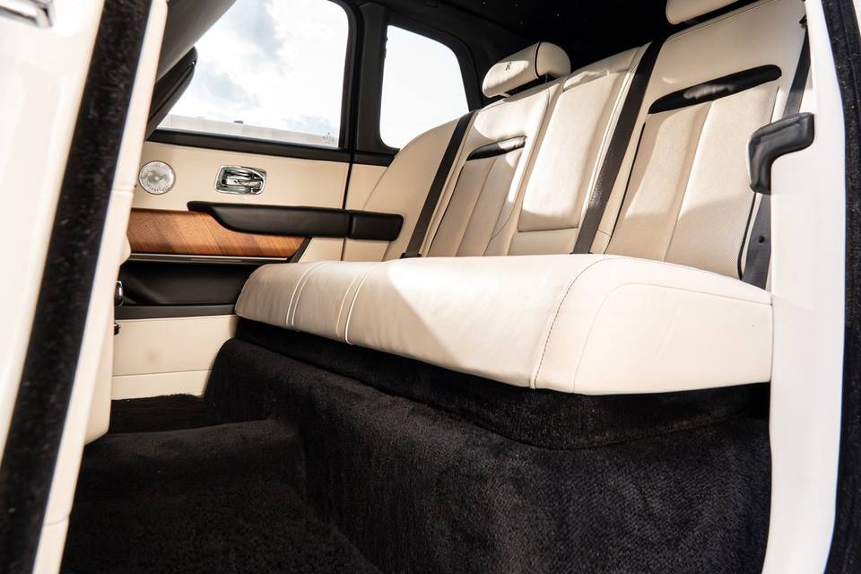 Rolls Royce Cullinan Rear