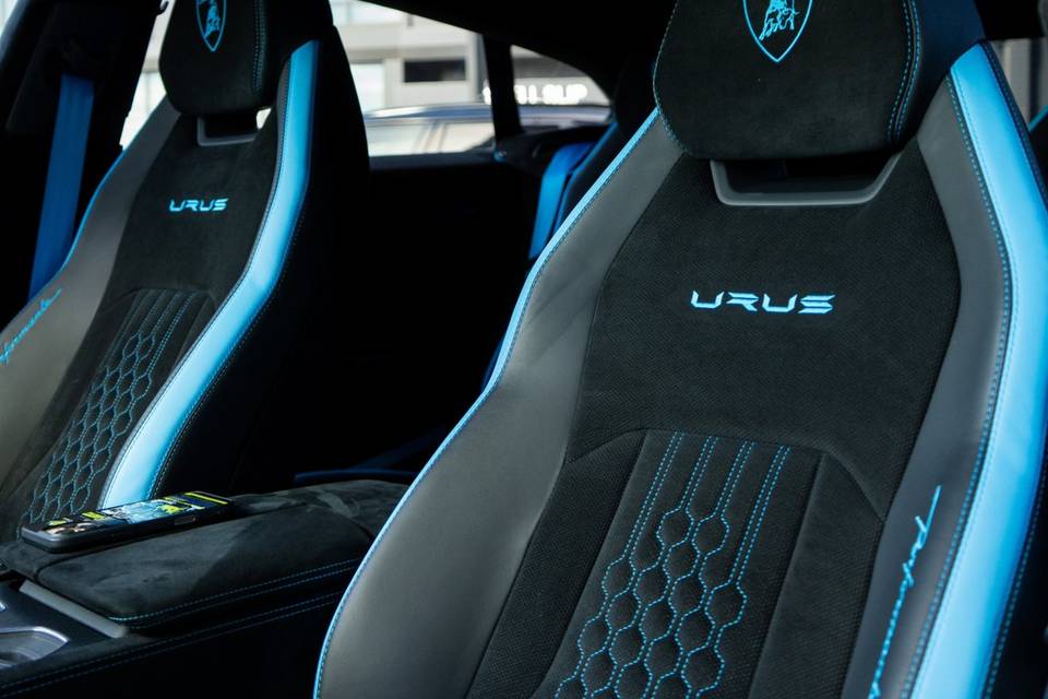 Urus Performante Inside Front