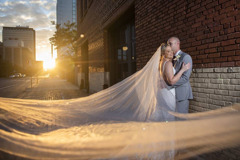 Roberts Imagery - couple embrace