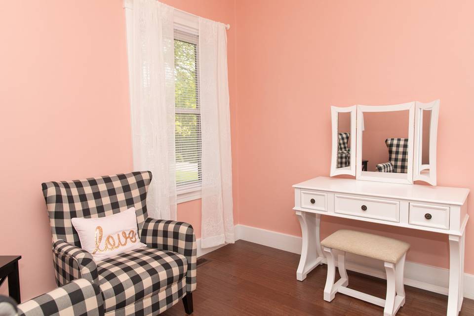 Bridal Cottage       Dressing Room