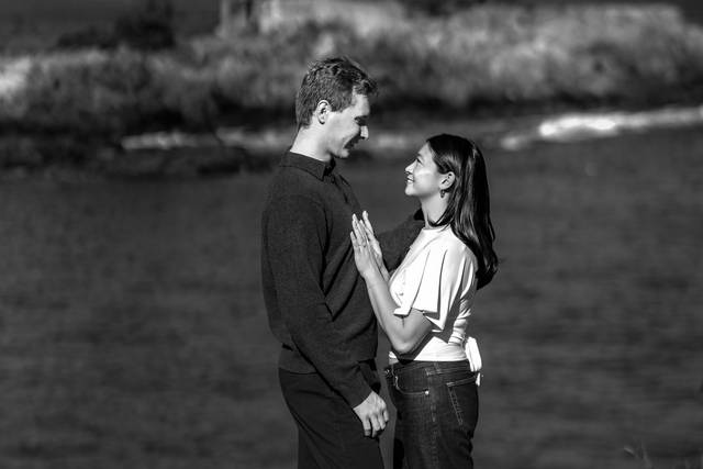 Black and white engagement por