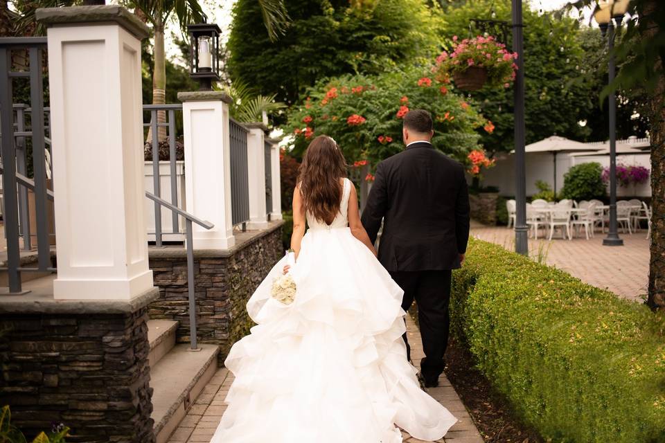 Bride & groom in gardens