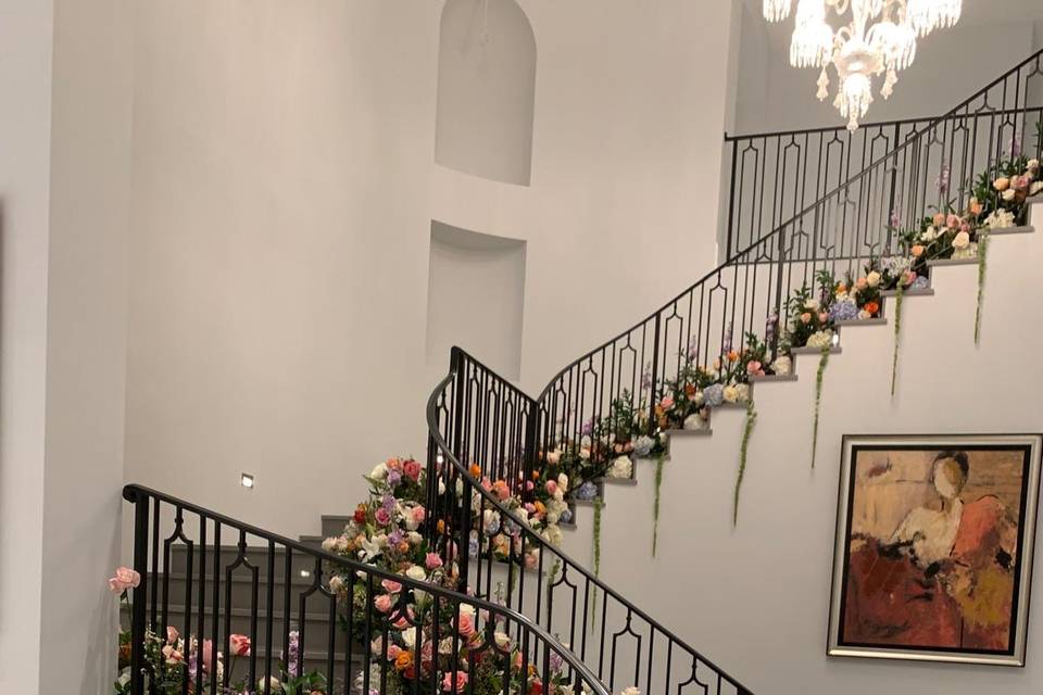 Lush, garden-style floral