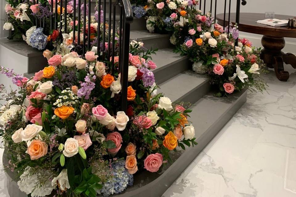 Lush, garden-style floral