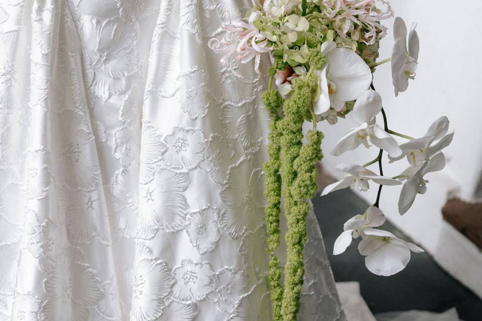 Elegant cascading bridal bouqu
