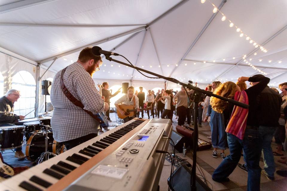 Full Band Entertaining