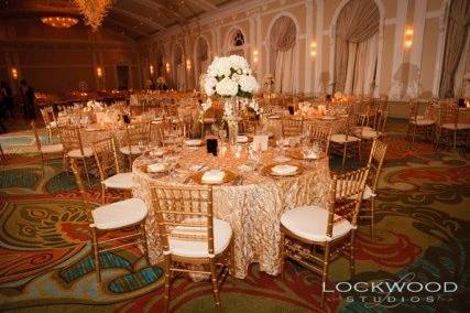 Kate Ryan Linens Golden Champagne Button Taffeta Tablecloths & Ivory Classic Napkins. Photography by:Aaron Lockwood