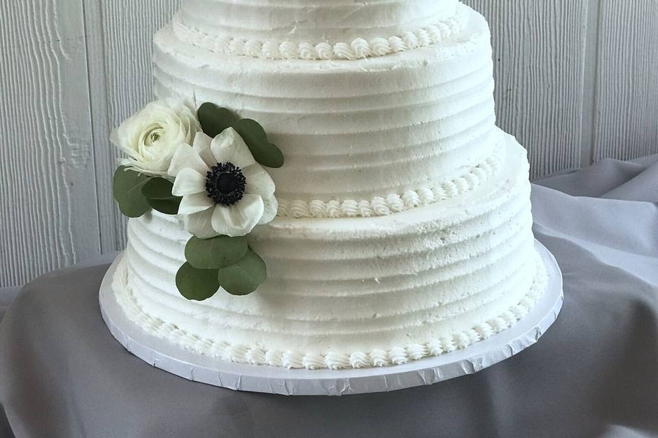 Elegant wedding cake