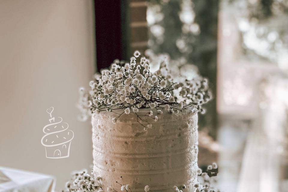 Cutting cake