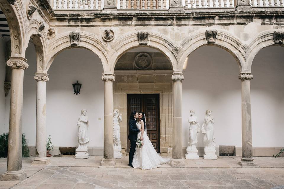 Micro wedding in a castle