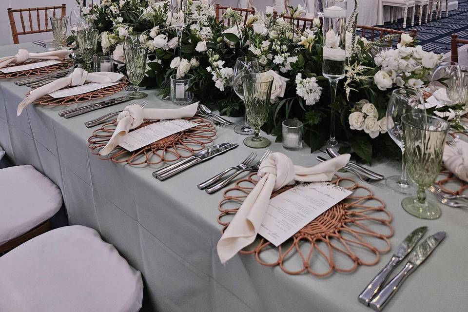 Head table arbor & table hedge