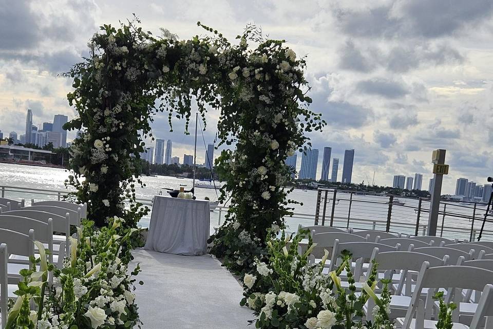 Ceremony arch with hedges