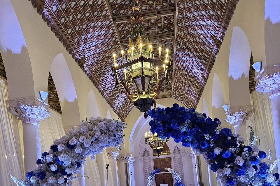 Ceremony floor hedges, arches