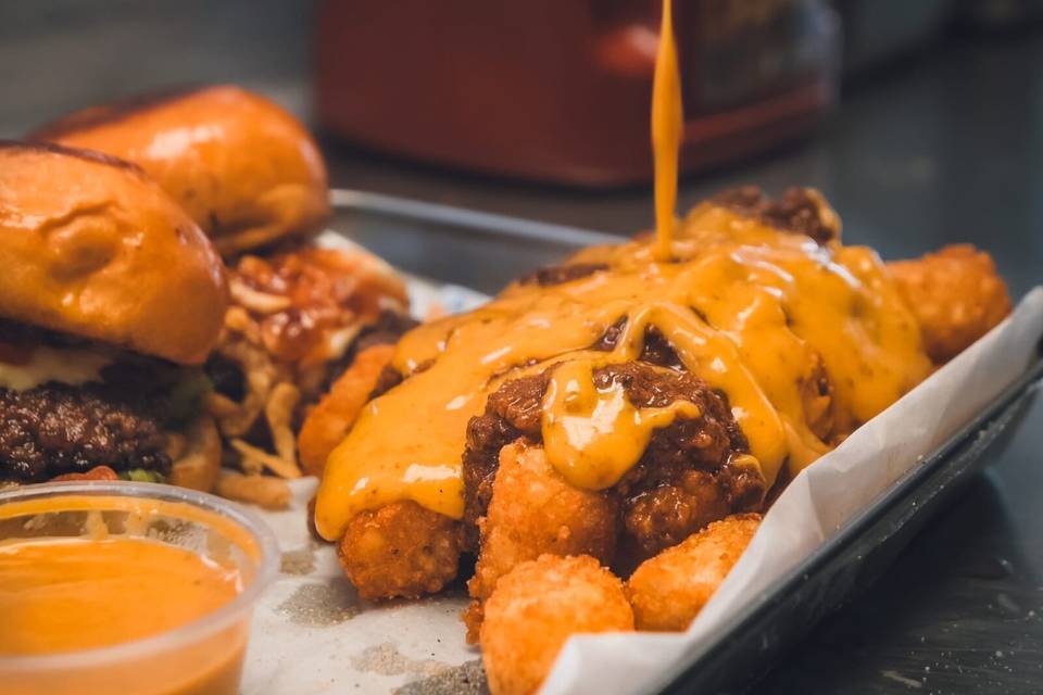 knot-2-cheese-pour.jpg