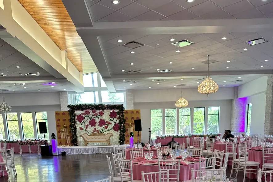 Linen and Decor Options
