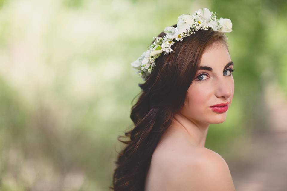 Natural makeup look with flower crown | Photo by Emily Joanne