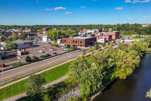 Market on River in downtown