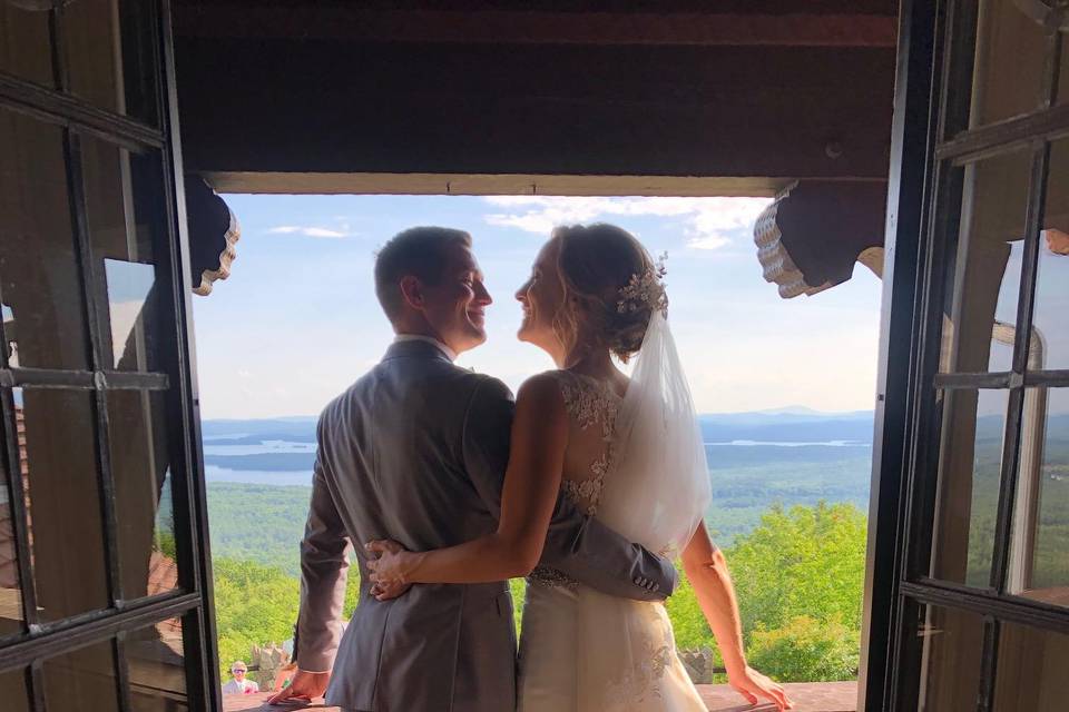 Balcony with bride and groom