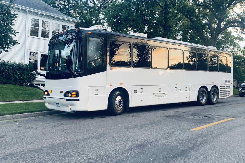 XL Party Bus