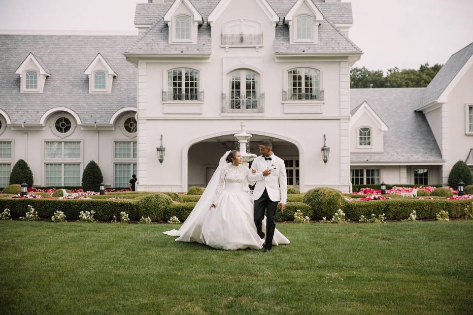 Chuppah kiss