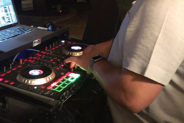 DJ V spinning!